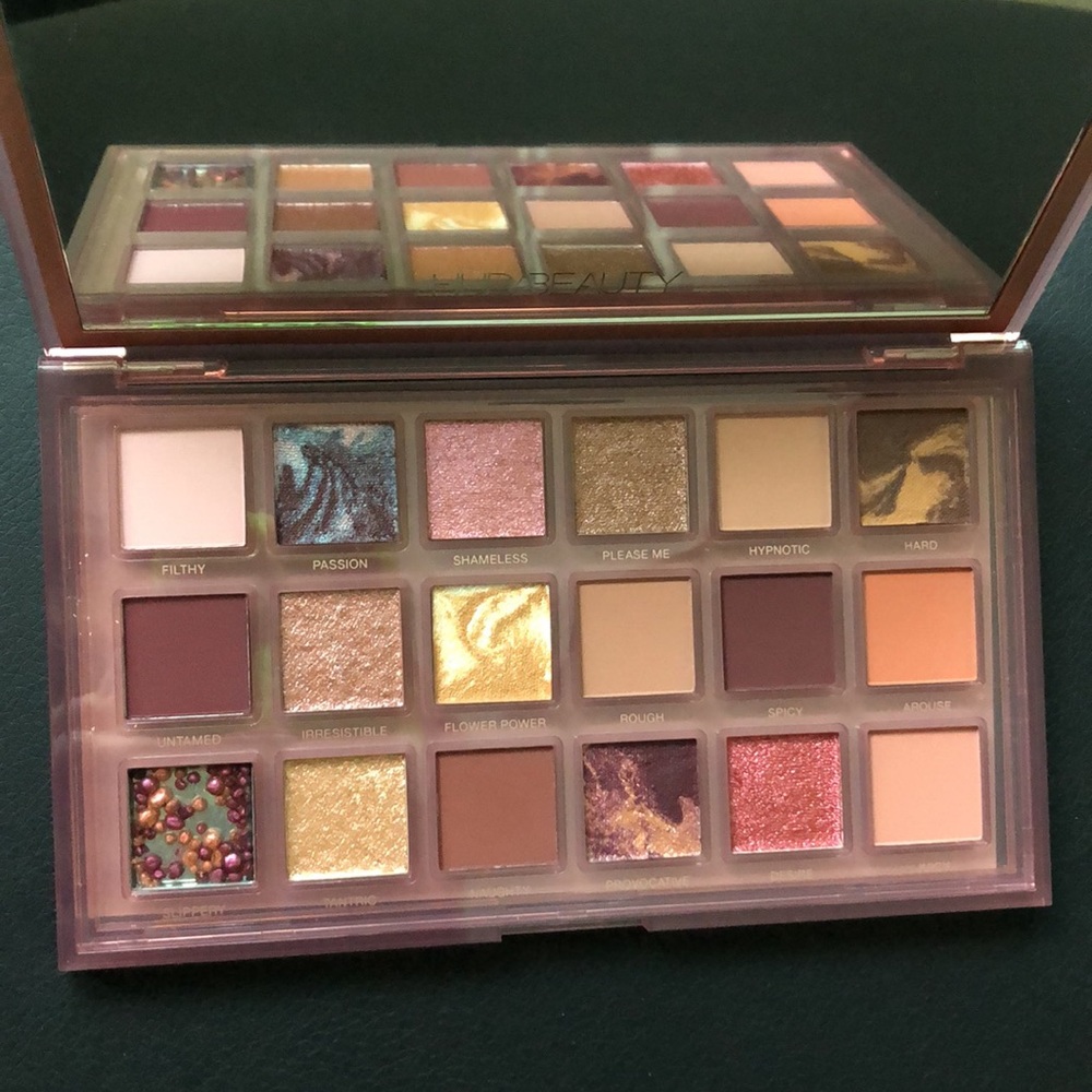 HUDA BEAUTY NAUGHTY PALETTE - Picture 2 of 3